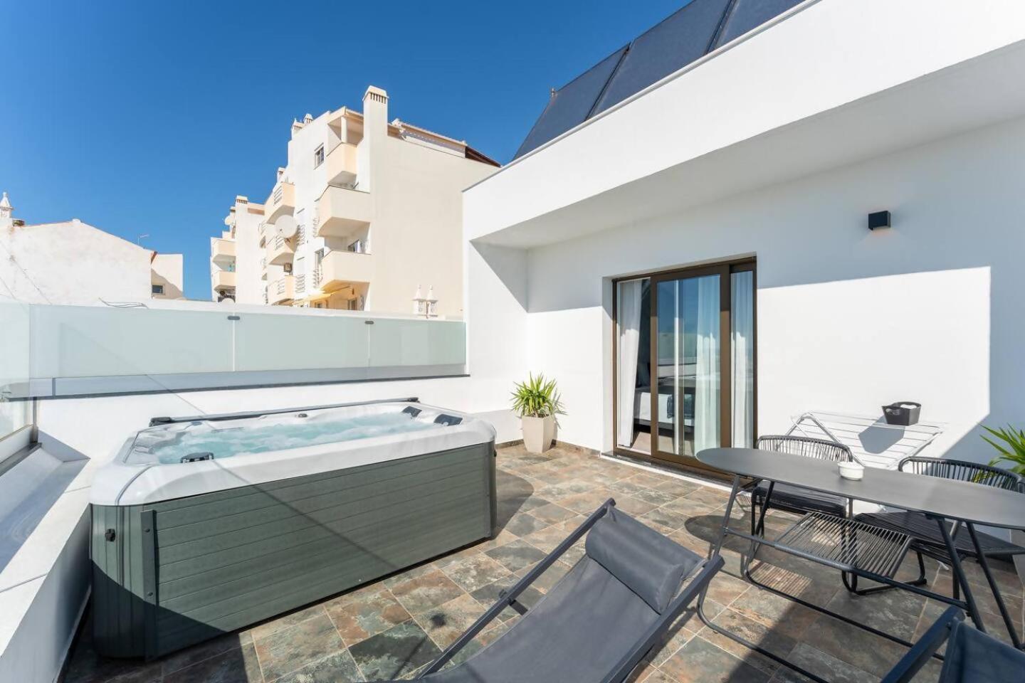 Malpique Heated Pool & Jacuzzi Guest House Homestay