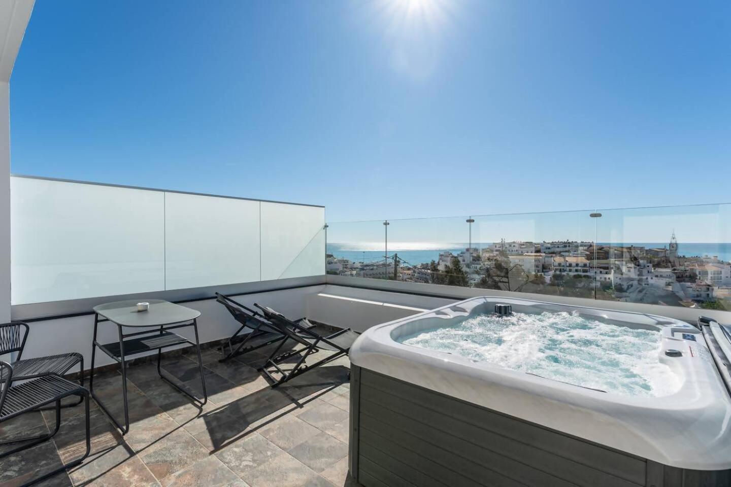 Homestay Malpique Heated Pool & Jacuzzi Guest House
