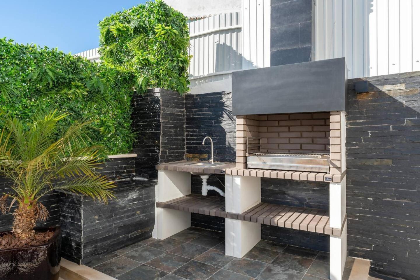 Malpique Heated Pool & Jacuzzi Guest House Homestay *