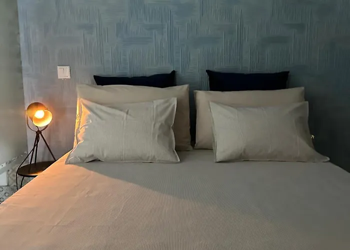 Malpique Heated Pool & Jacuzzi Guest House