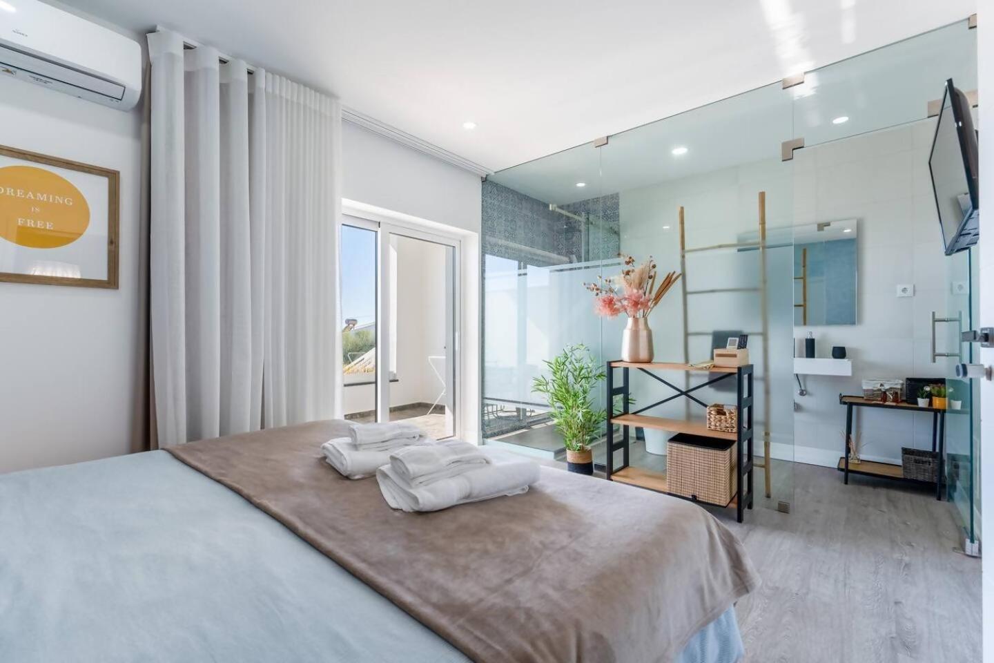Homestay Malpique Heated Pool & Jacuzzi Guest House